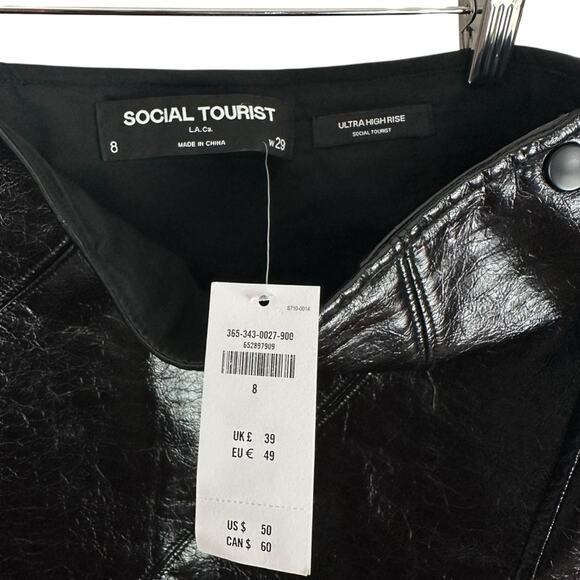 NWT Social Tourist Faux Leather Scalloped Hem Ultra High Rise Skirt Size 8 - Picture 3 of 6